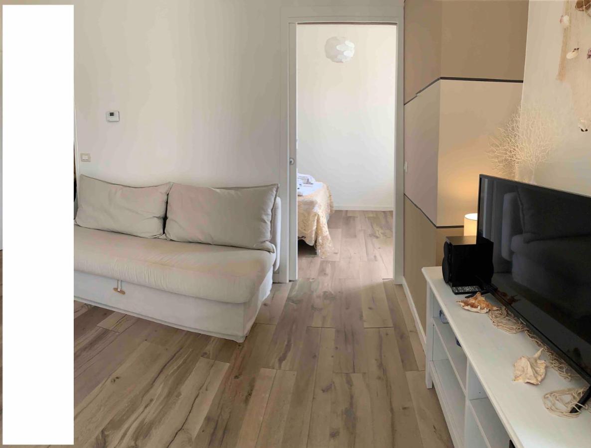 Il Mandarino Rooms & Apartments チッタデッラ・デル・カーポ エクステリア 写真